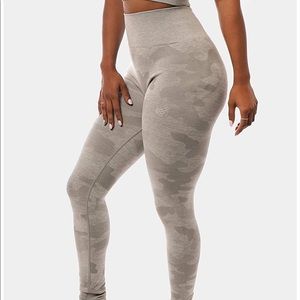 JED NORTH LIGHT GRAY CAMO LEGGINGS
